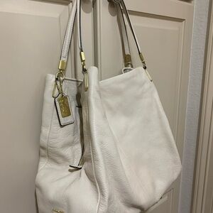 Elegant White Leather Bag